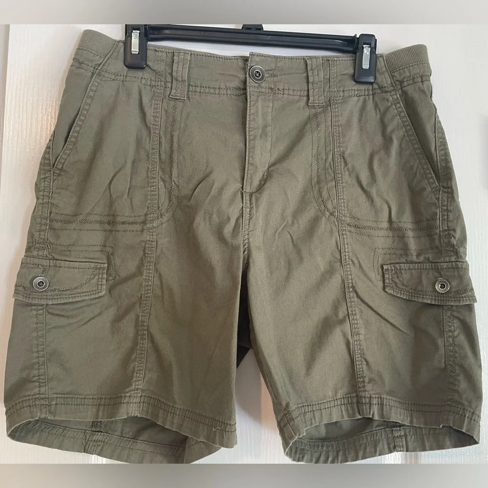 Style & Co. Women’s Khaki Green Cargo Shorts - Picture 1 of 5